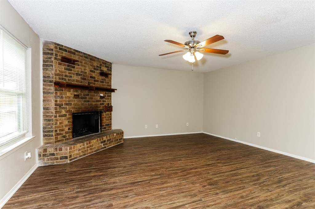 604 Circleview Drive, Mansfield, TX 76063