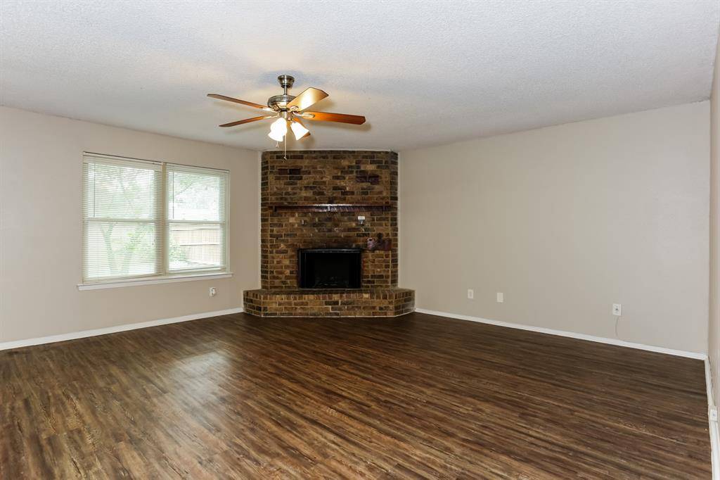 604 Circleview Drive, Mansfield, TX 76063