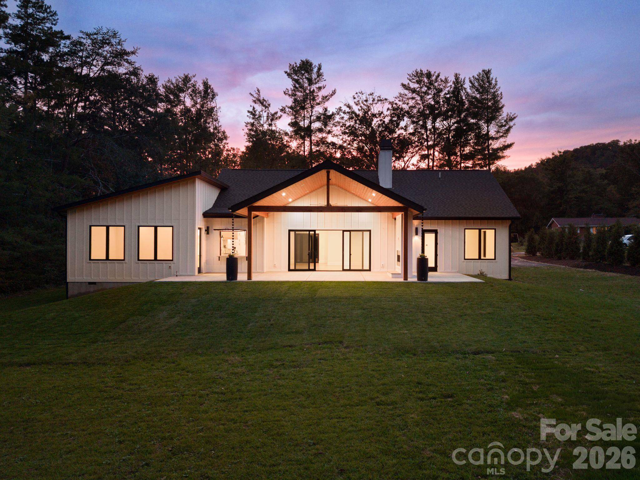 22 Willowbrook RD, Asheville, NC 28805