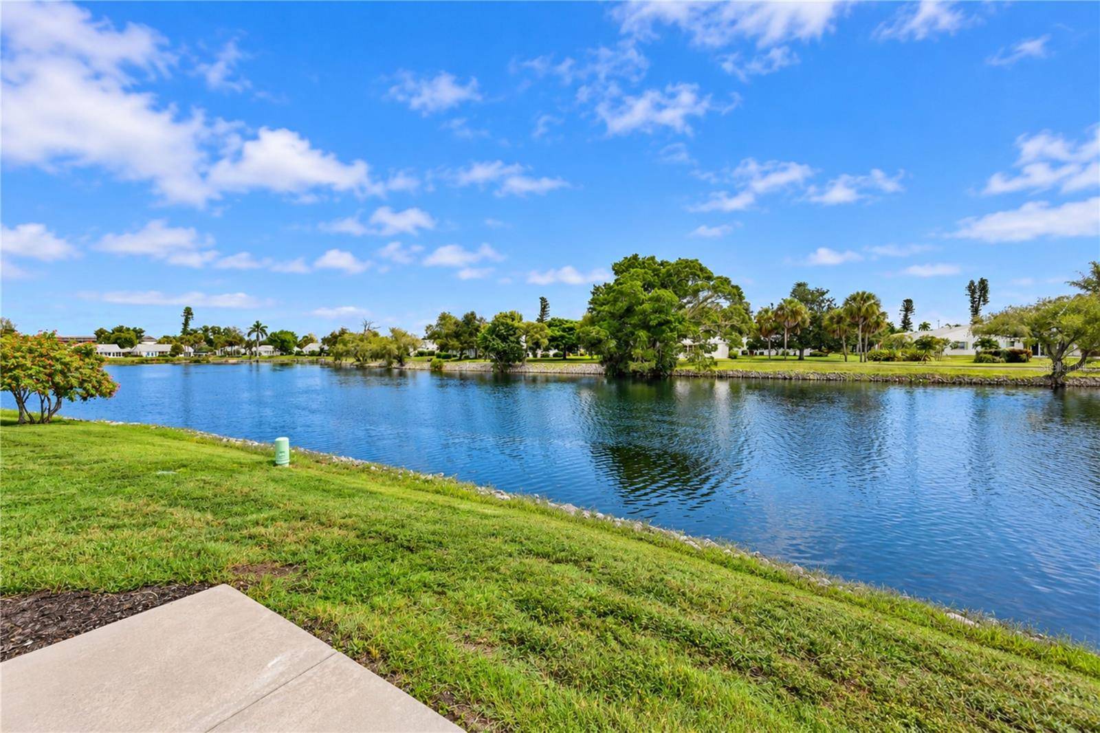 4605 LEXINGTON CIR, Bradenton, FL 34210