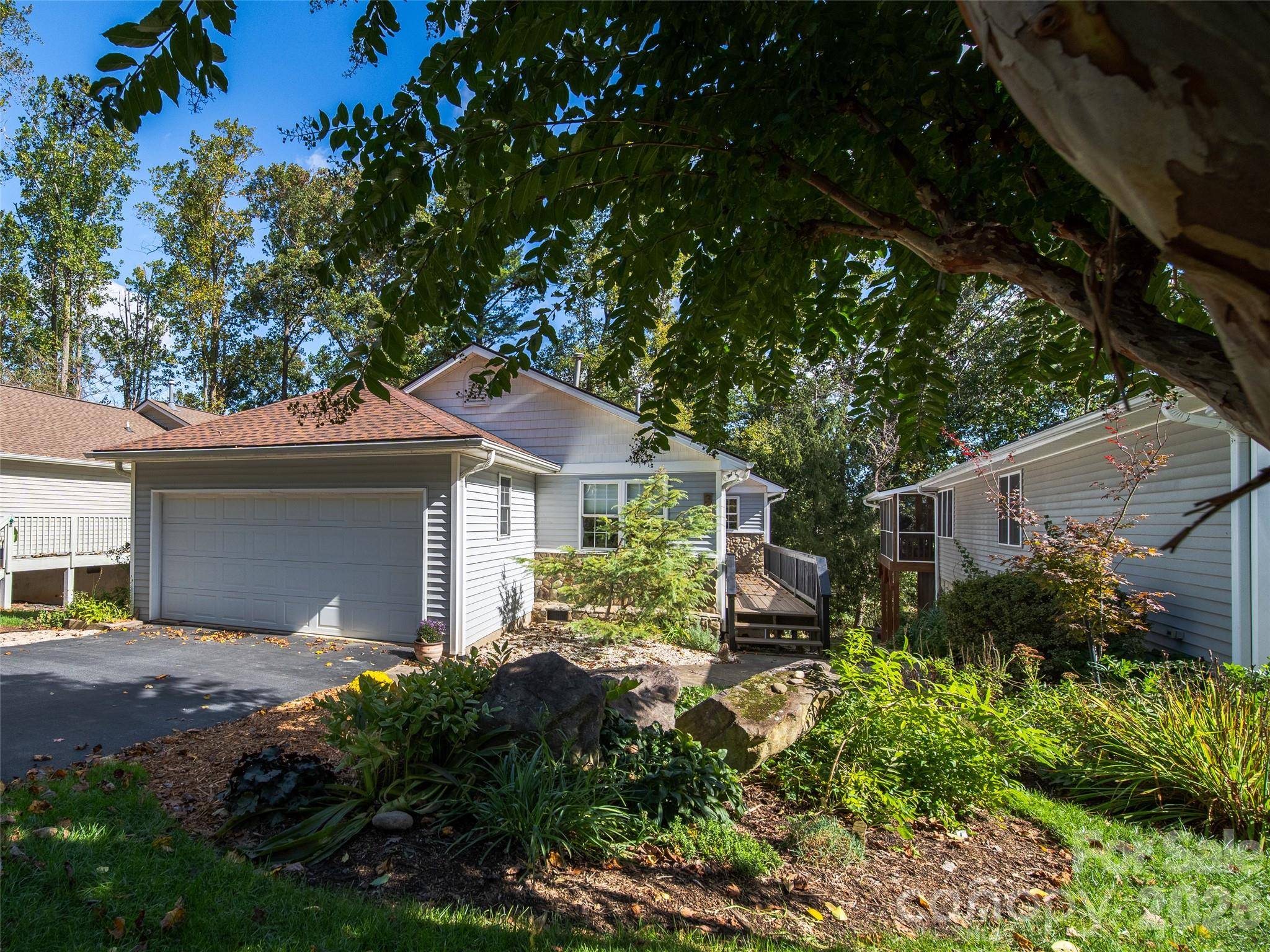 317 Ewarts Hill RD, Hendersonville, NC 28739