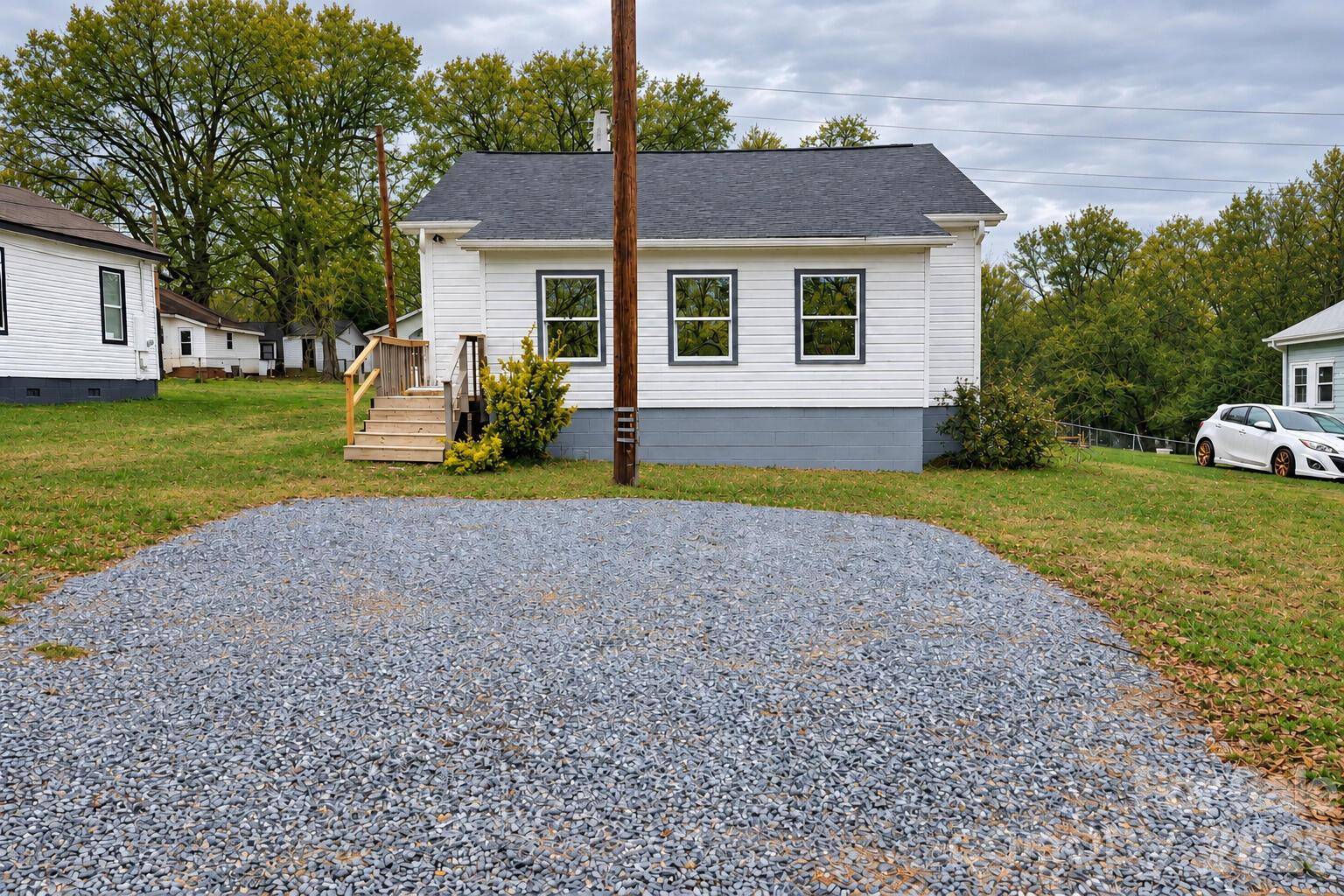 105 E Hartford AVE, Bessemer City, NC 28016