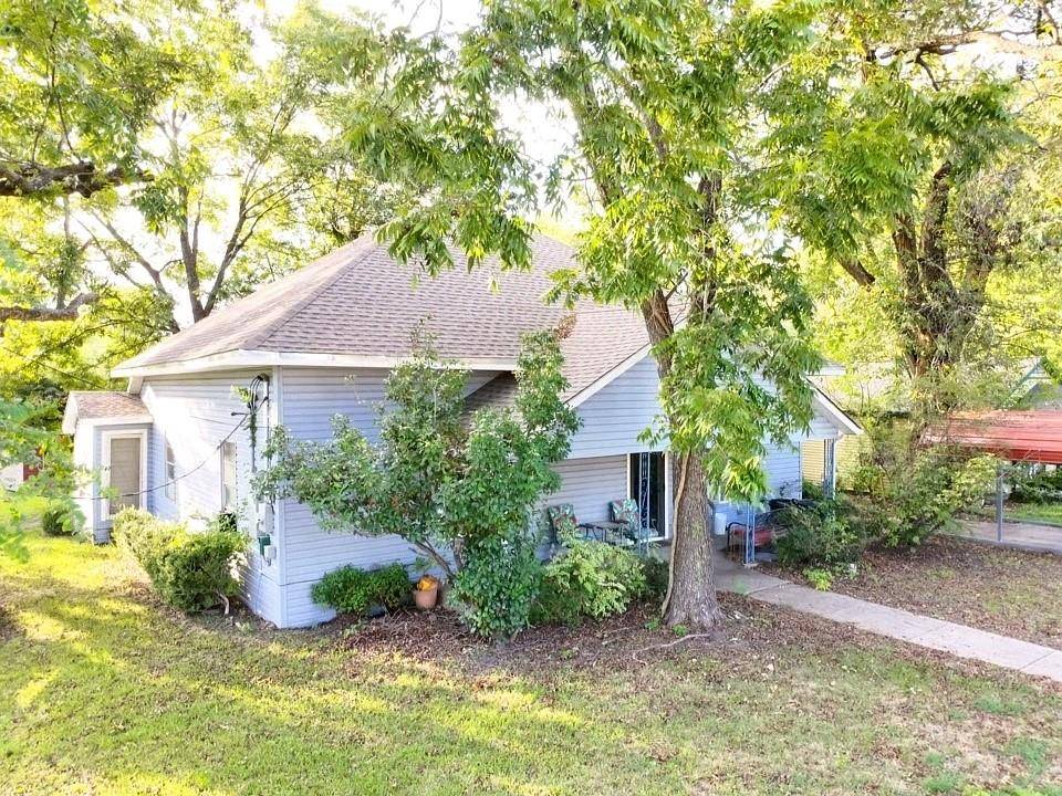 532 S Santa Fe Street, Wolfe City, TX 75496