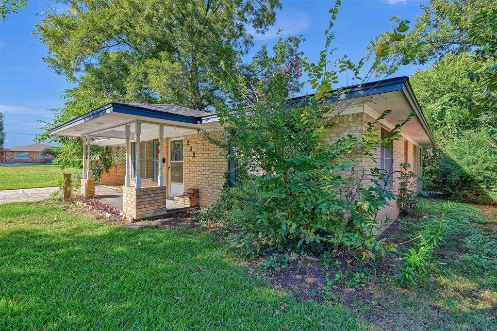 205 N Union Street, Whitesboro, TX 76273