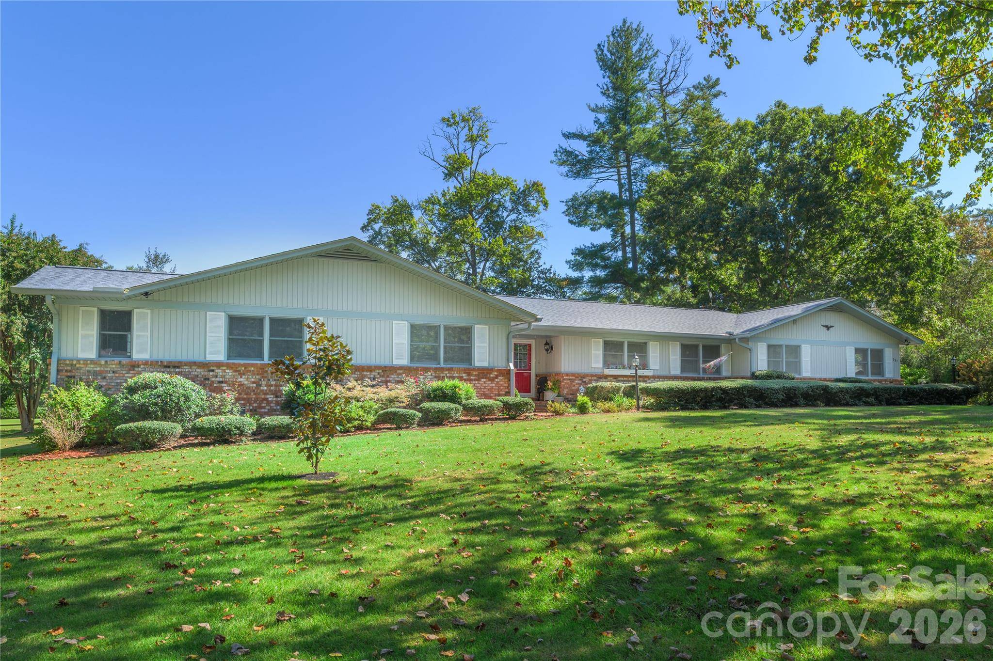 791 Crooked Creek RD, Hendersonville, NC 28739