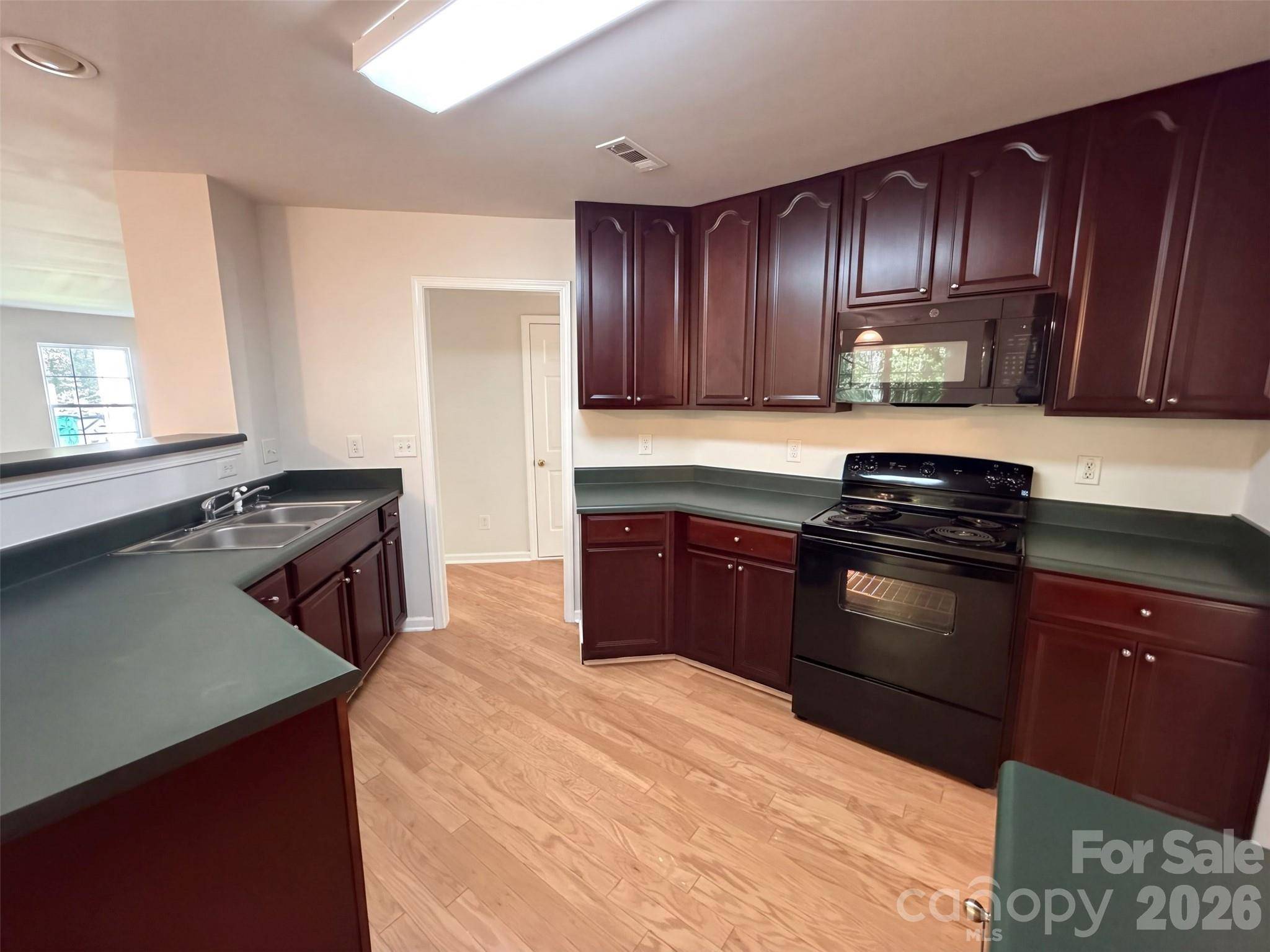 8902 Woodland Hills RD, Charlotte, NC 28269