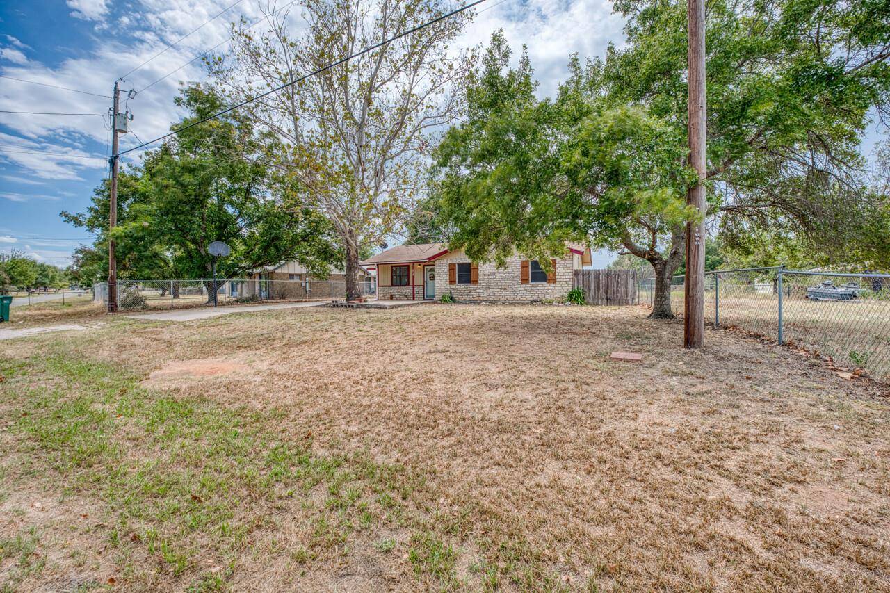 212 N River Oaks DR, Burnet, TX 78611