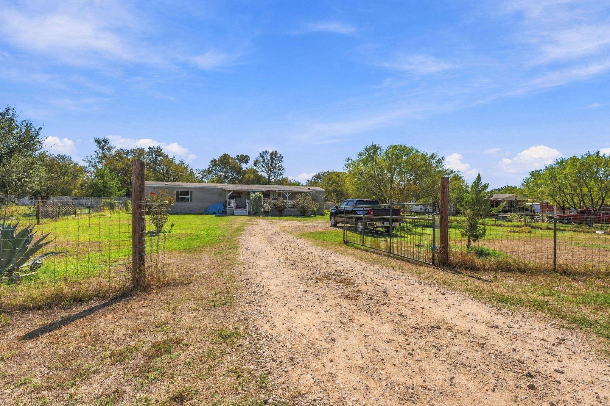 175 Las Estancias DR, Cedar Creek, TX 78612