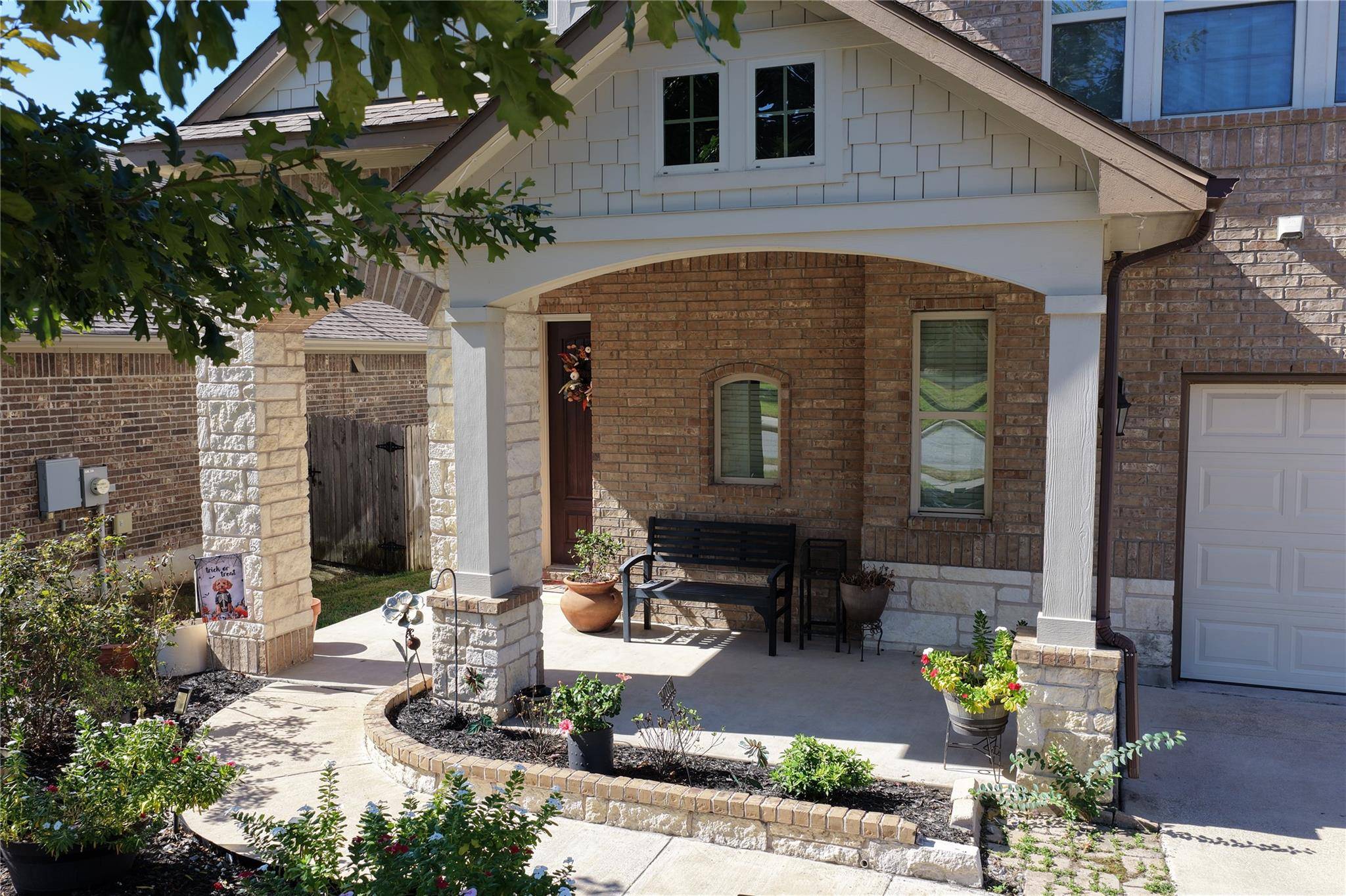 305 Lightcliff ST, Hutto, TX 78634