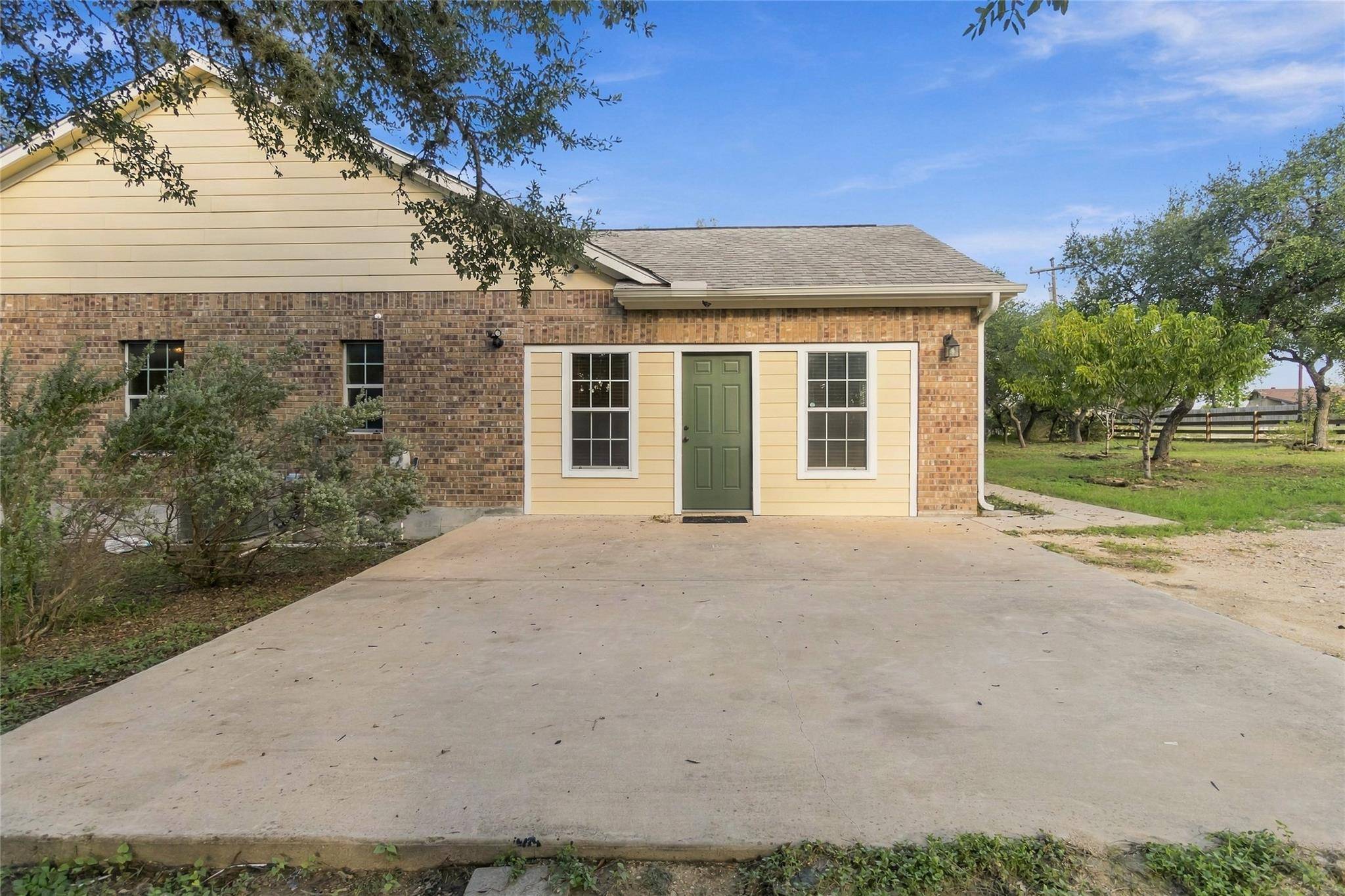 205 Homestead RD, Kyle, TX 78640