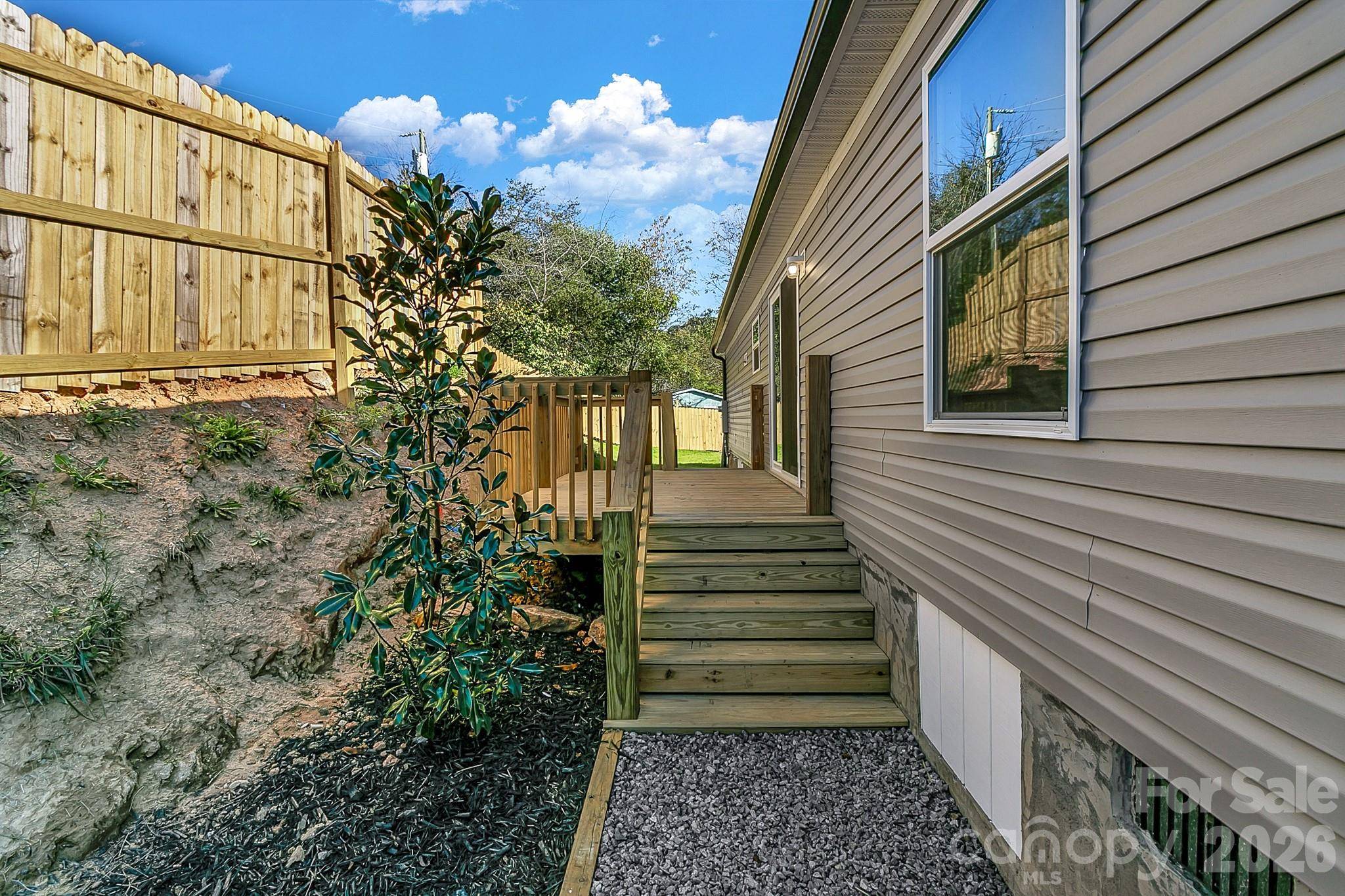 70 Windy Hill LN, Canton, NC 28716