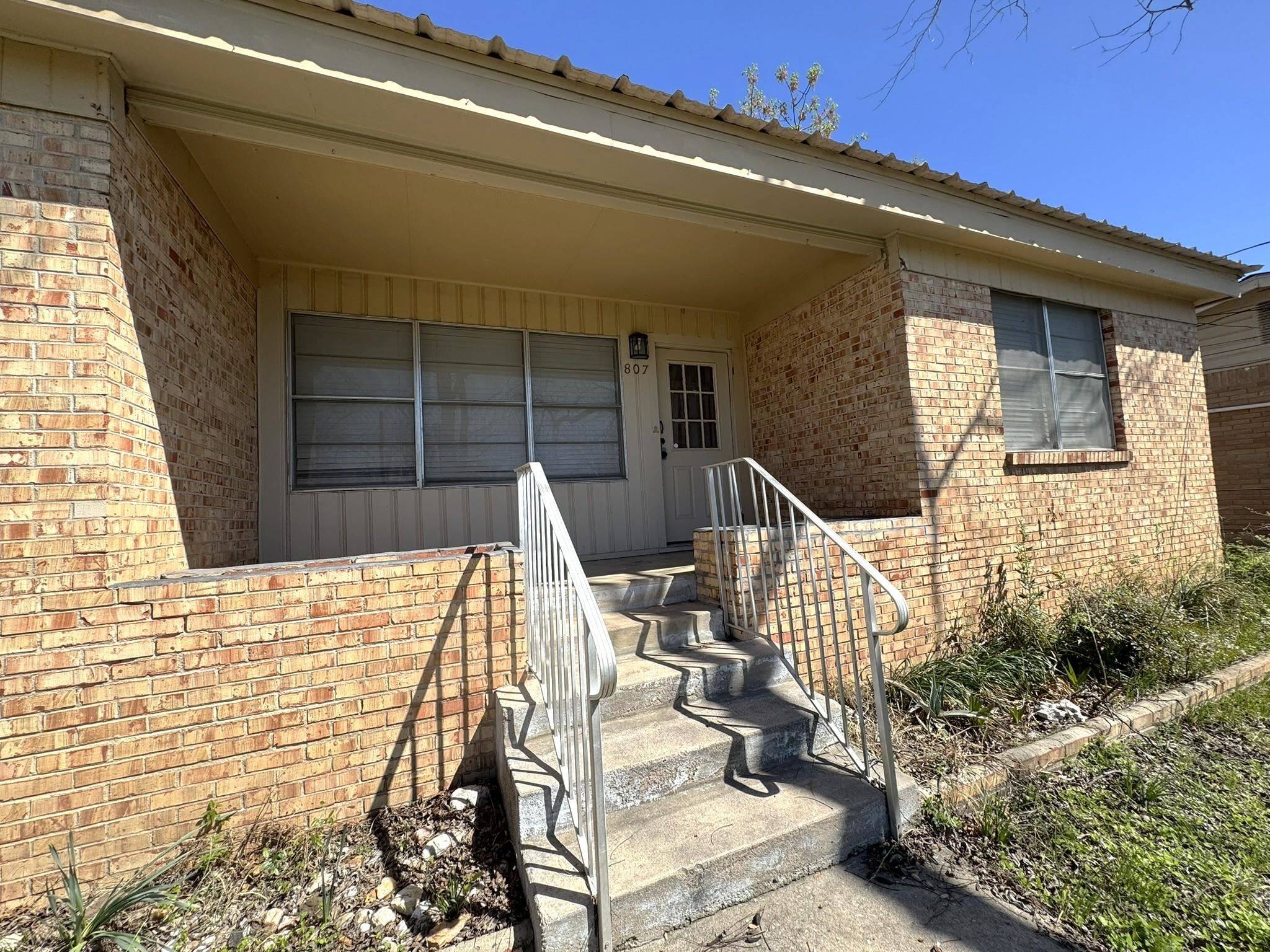807 N West, Burnet, TX 78611