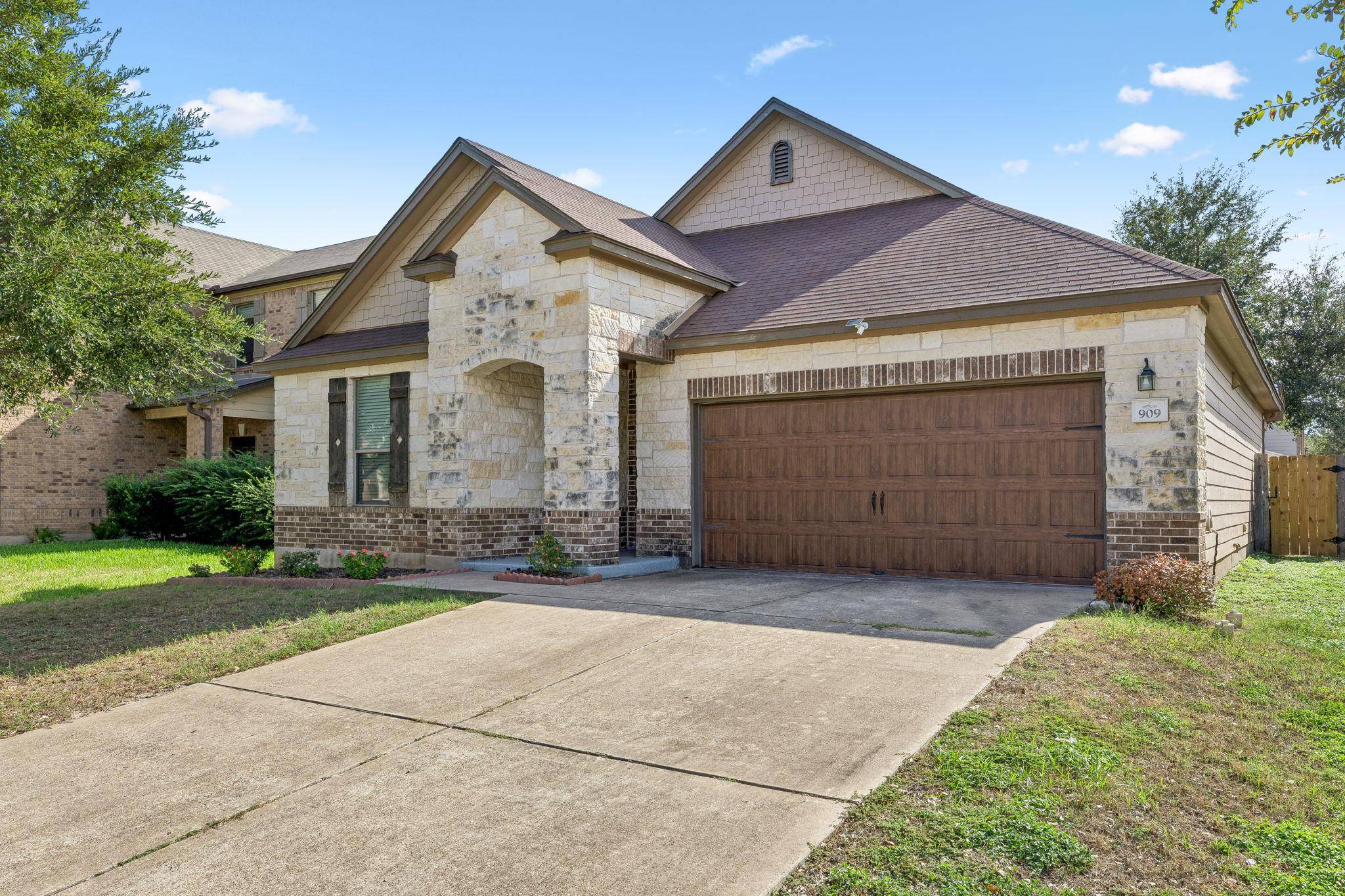 909 Oatmeal DR, Pflugerville, TX 78660