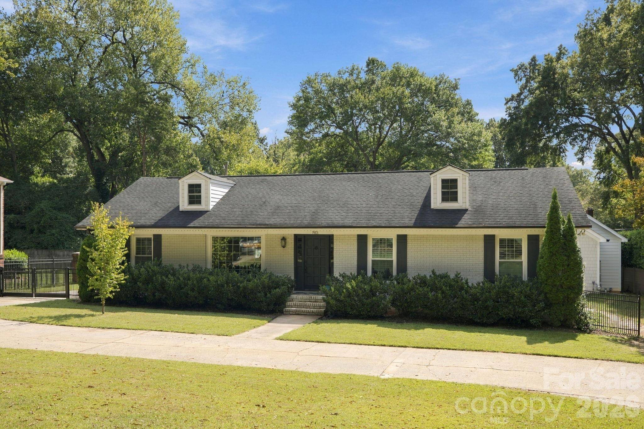 1901 Runnymede LN, Charlotte, NC 28211