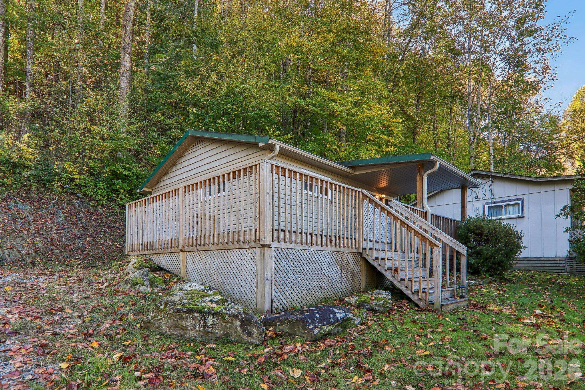 58 Leisure LN, Maggie Valley, NC 28751