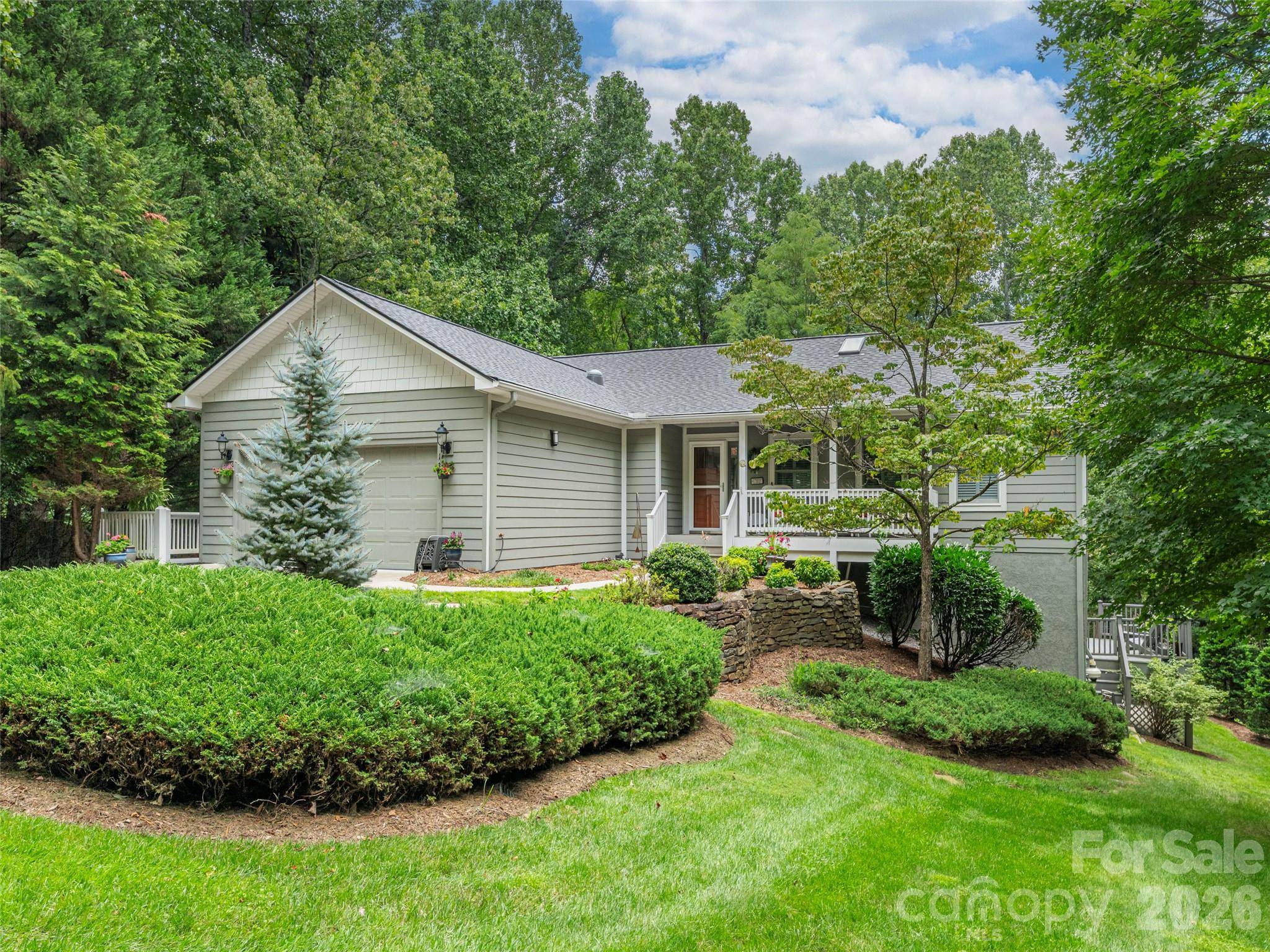 130 Olds TRL, Hendersonville, NC 28739