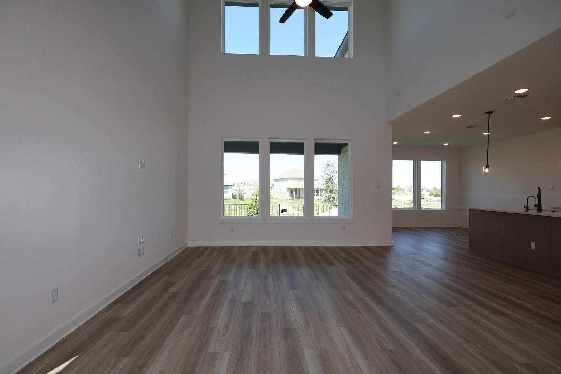 541 Bloomington Loop, Hutto, TX 78634