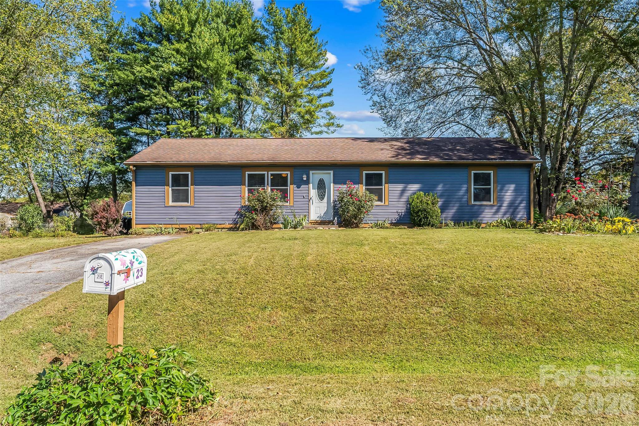 23 E Silverleaf DR, Hendersonville, NC 28739