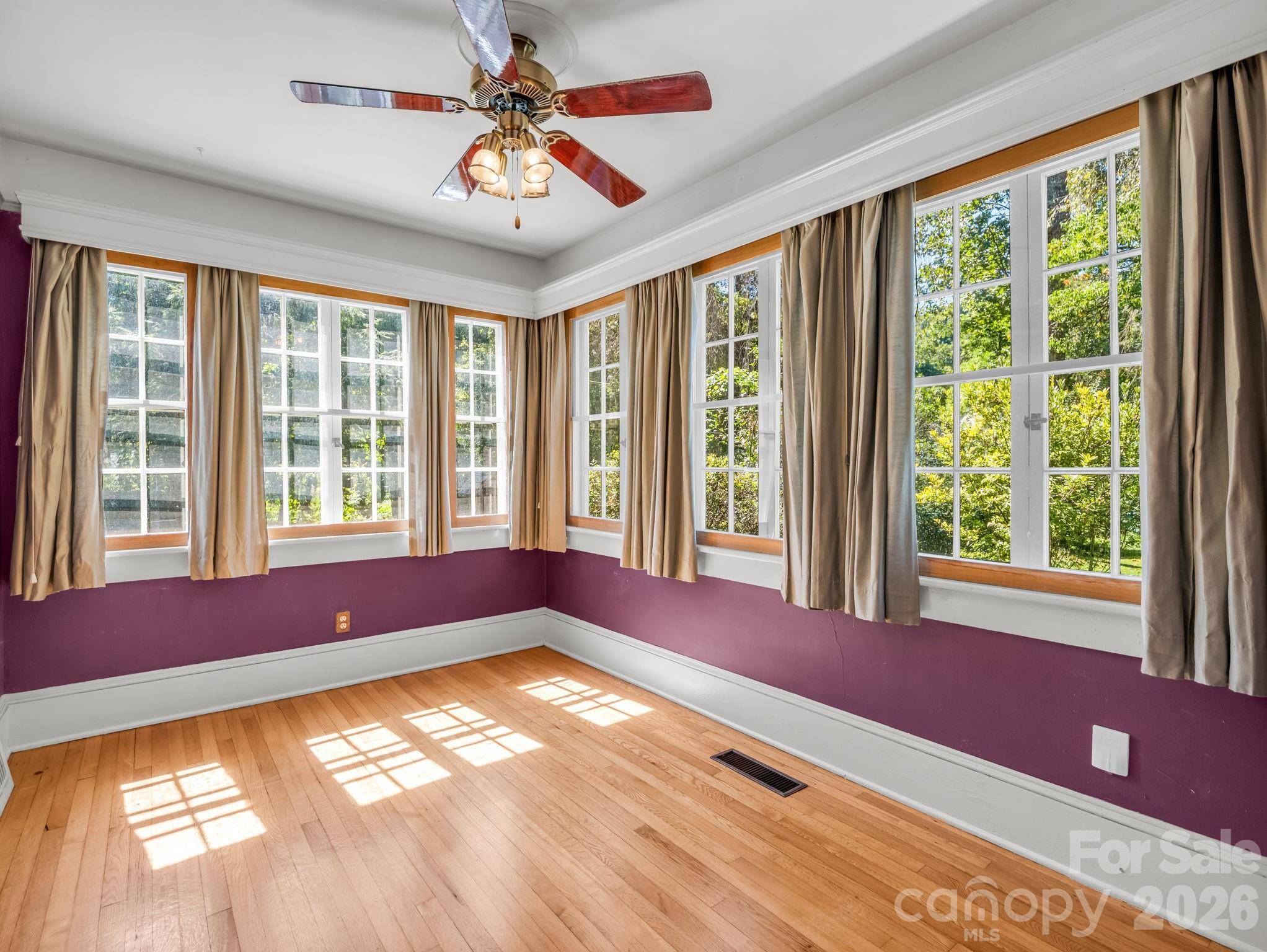 323 Blythe ST, Hendersonville, NC 28739