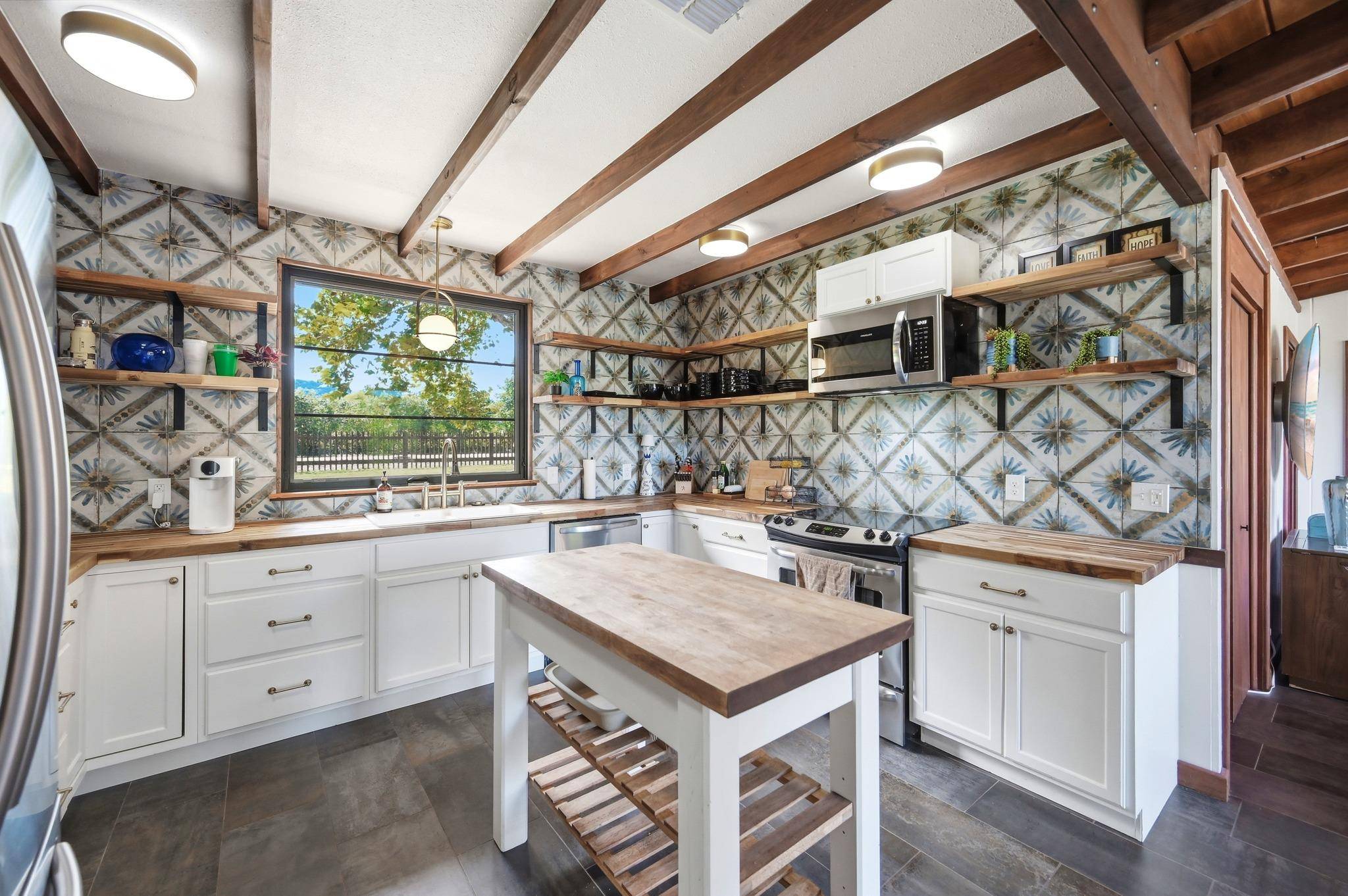 2215 Spoke Hollow RD, Wimberley, TX 78676