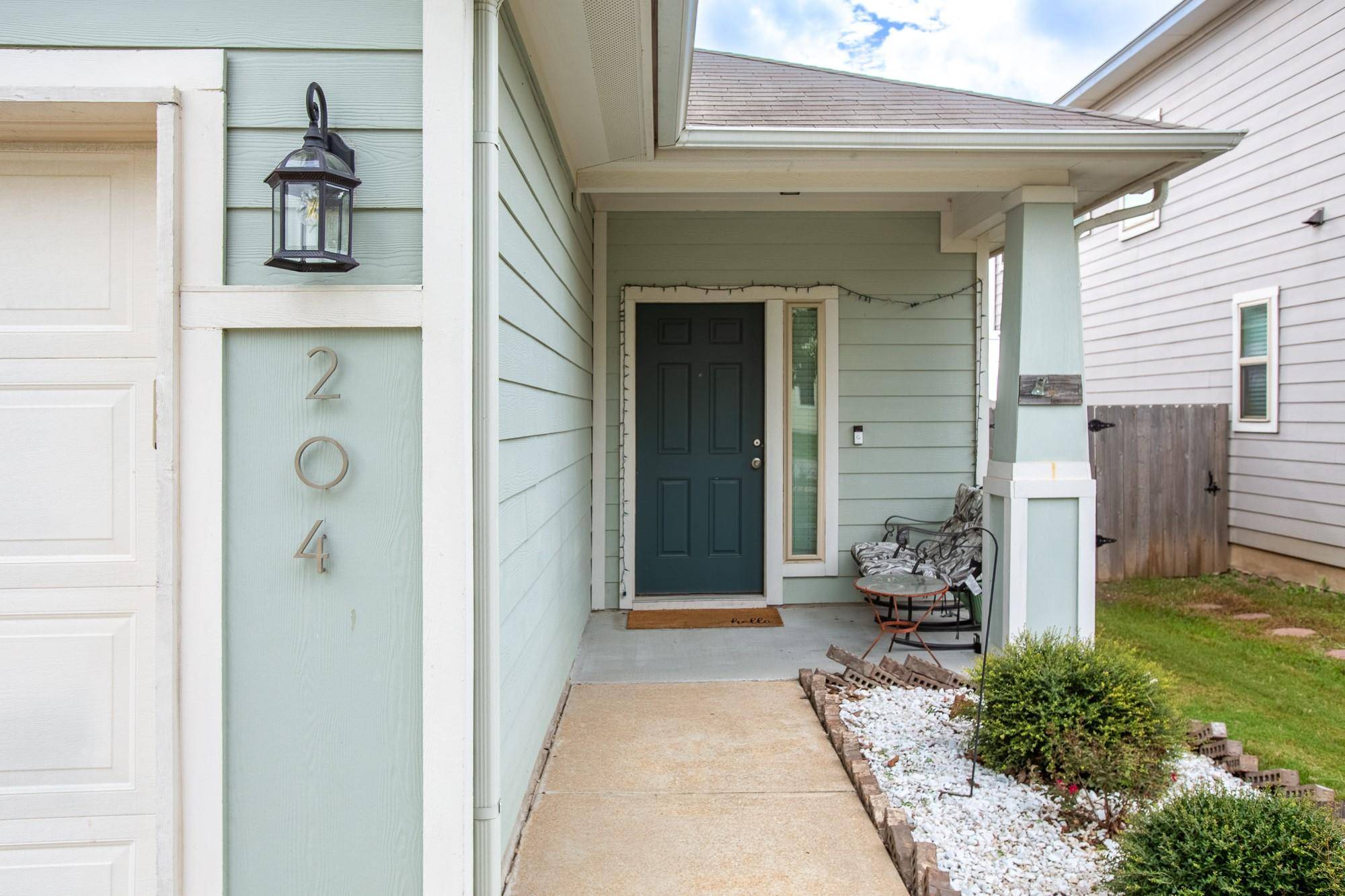 204 Twisted Oaks LN, Buda, TX 78610