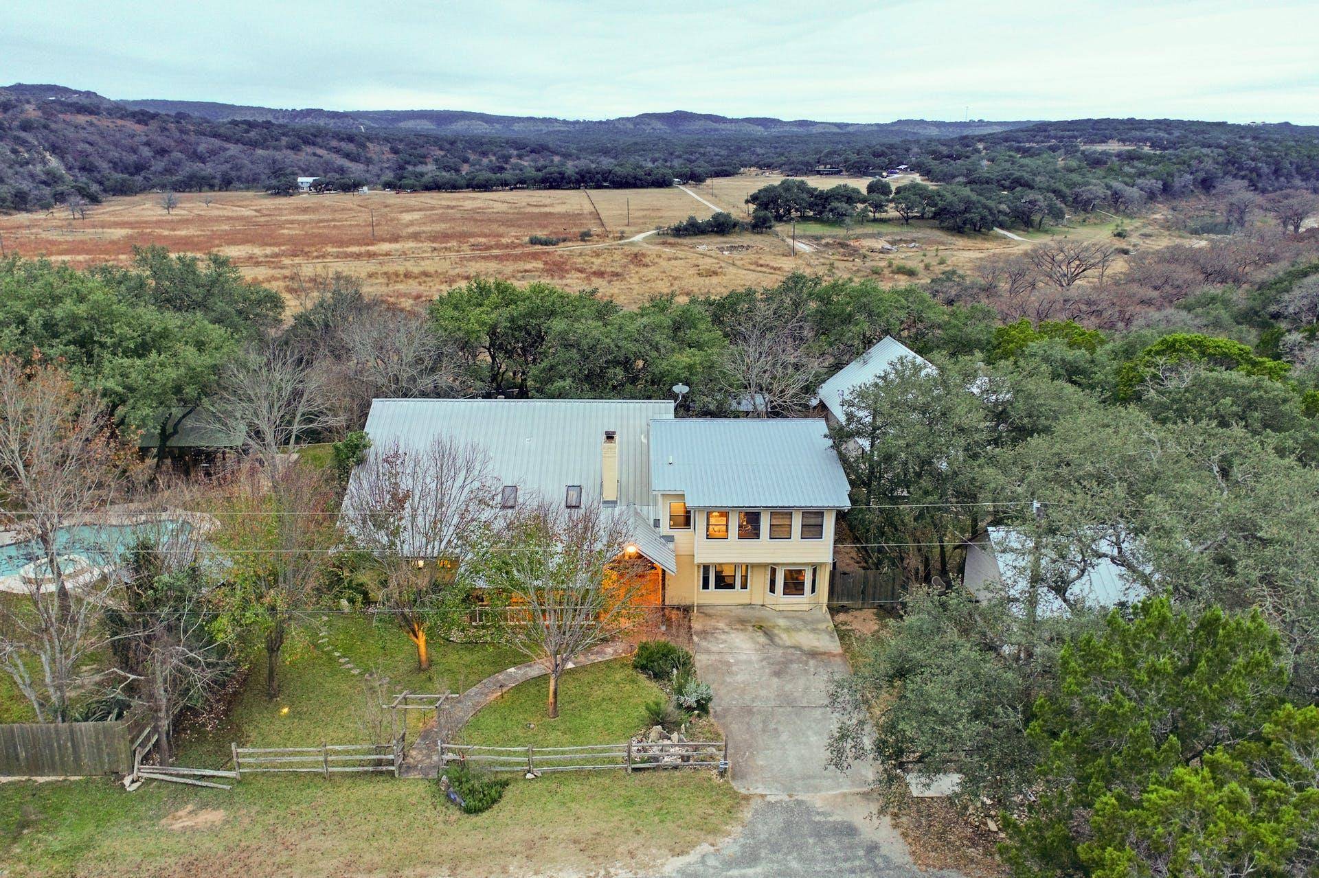 307 River Oaks DR, Wimberley, TX 78676