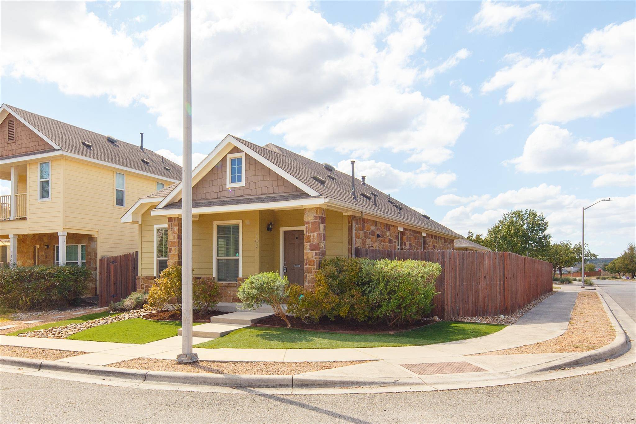 102 Preston TRL, San Marcos, TX 78666