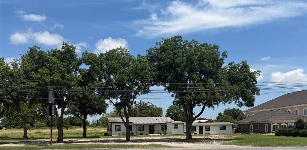 1503 E Central Avenue, Comanche, TX 76442