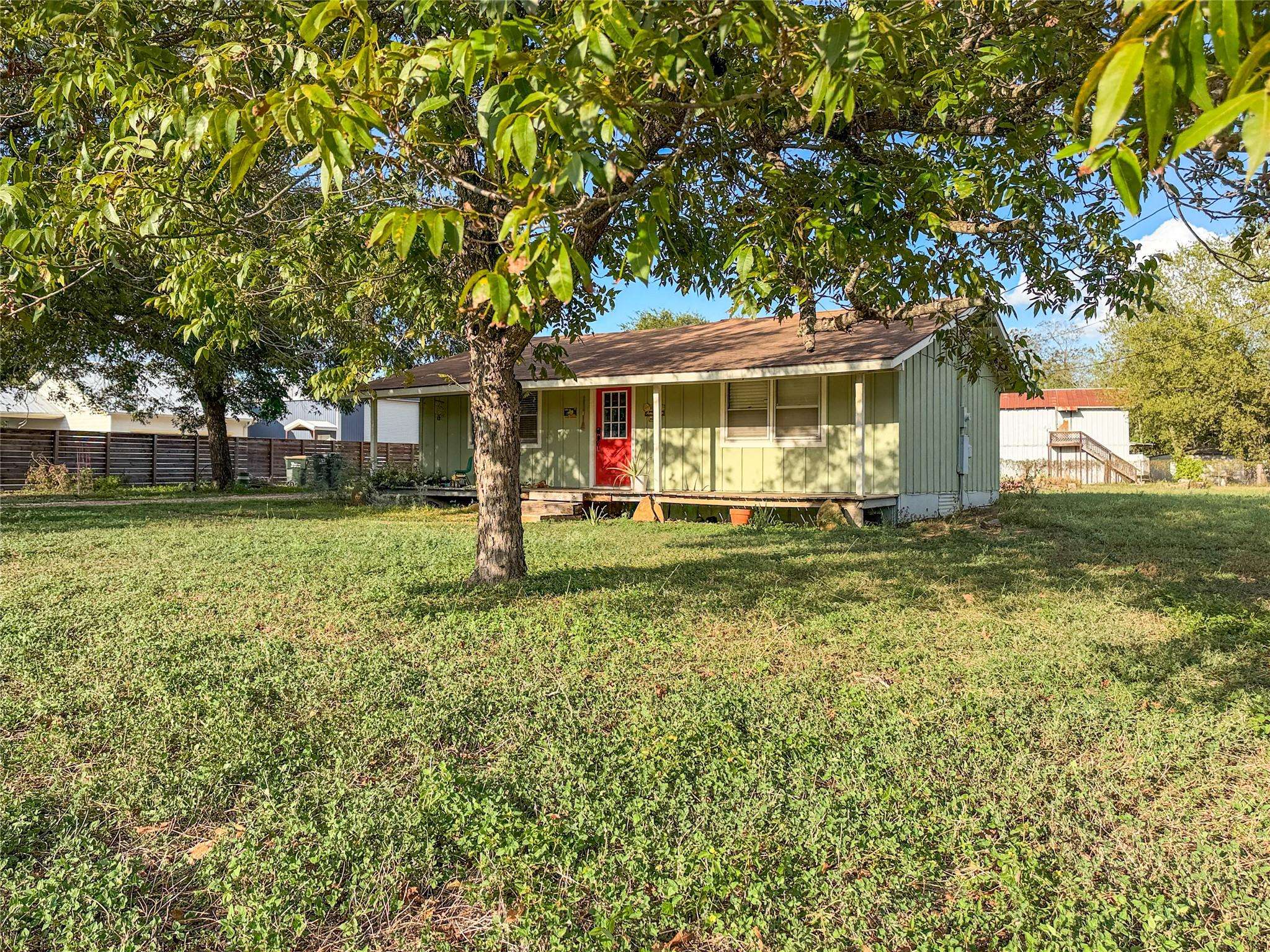 207 Crockett ST, Martindale, TX 78655