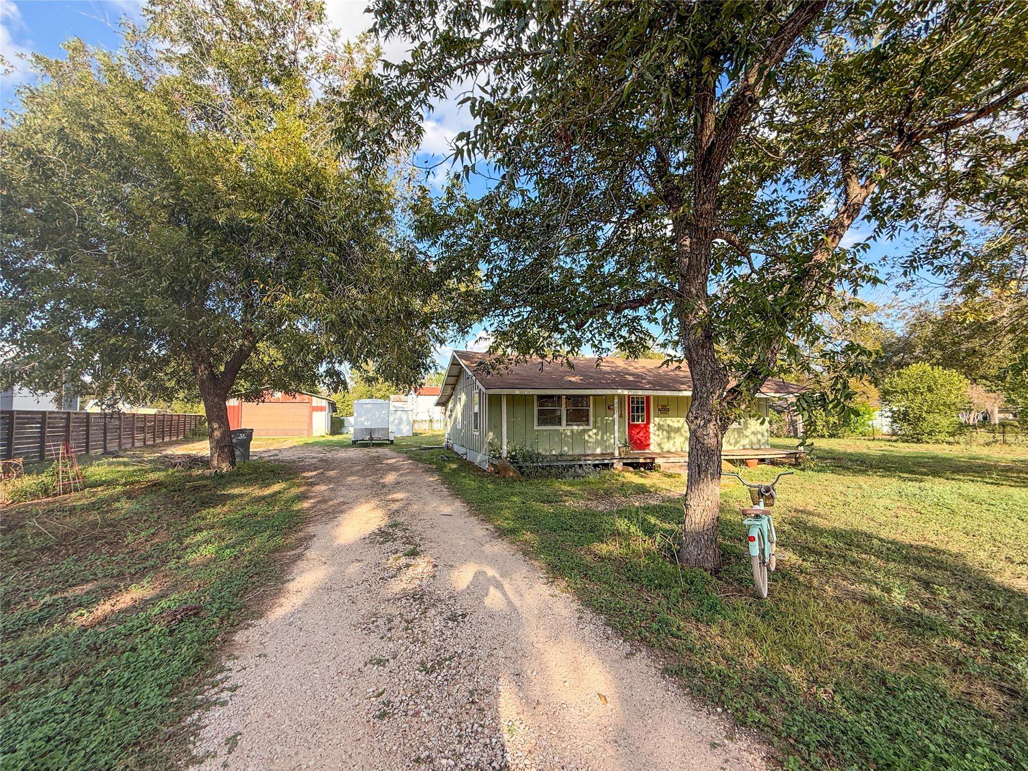 207 Crockett ST, Martindale, TX 78655
