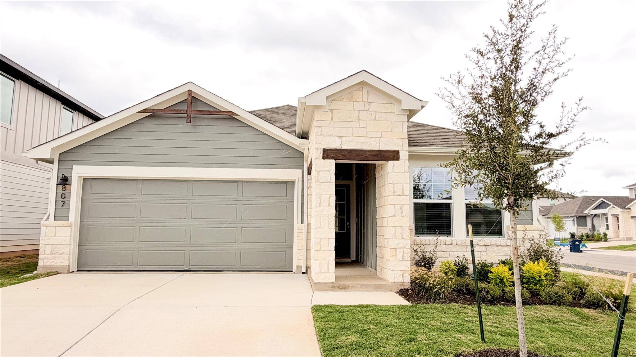 807 Universal DR, Hutto, TX 78634
