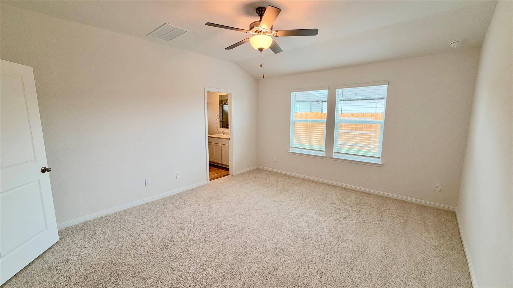 807 Universal DR, Hutto, TX 78634