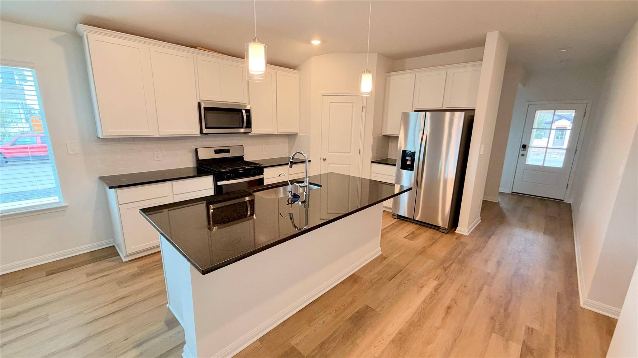 807 Universal DR, Hutto, TX 78634