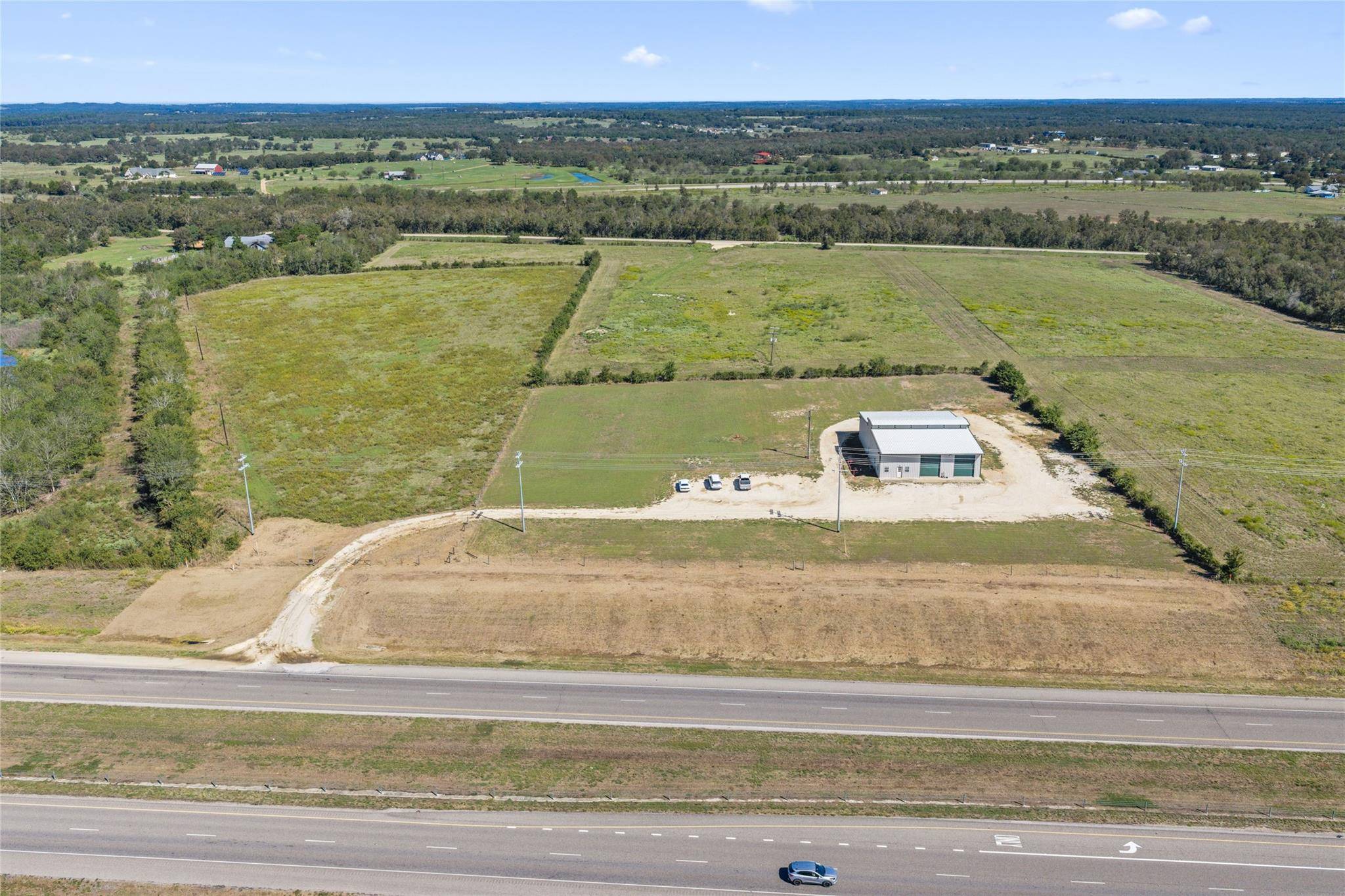 3706 Us-290 E, Paige, TX 78659