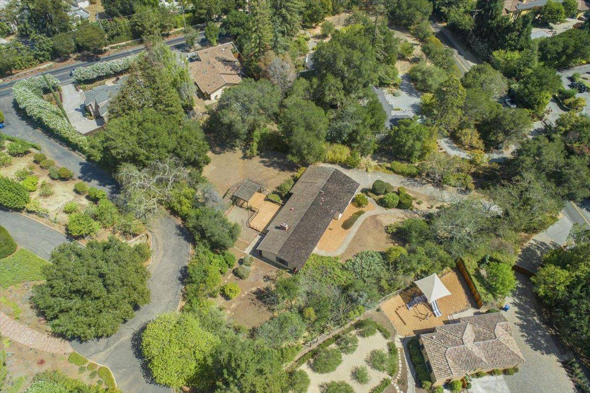 Los Altos Hills, CA 94022,13867 Robleda RD