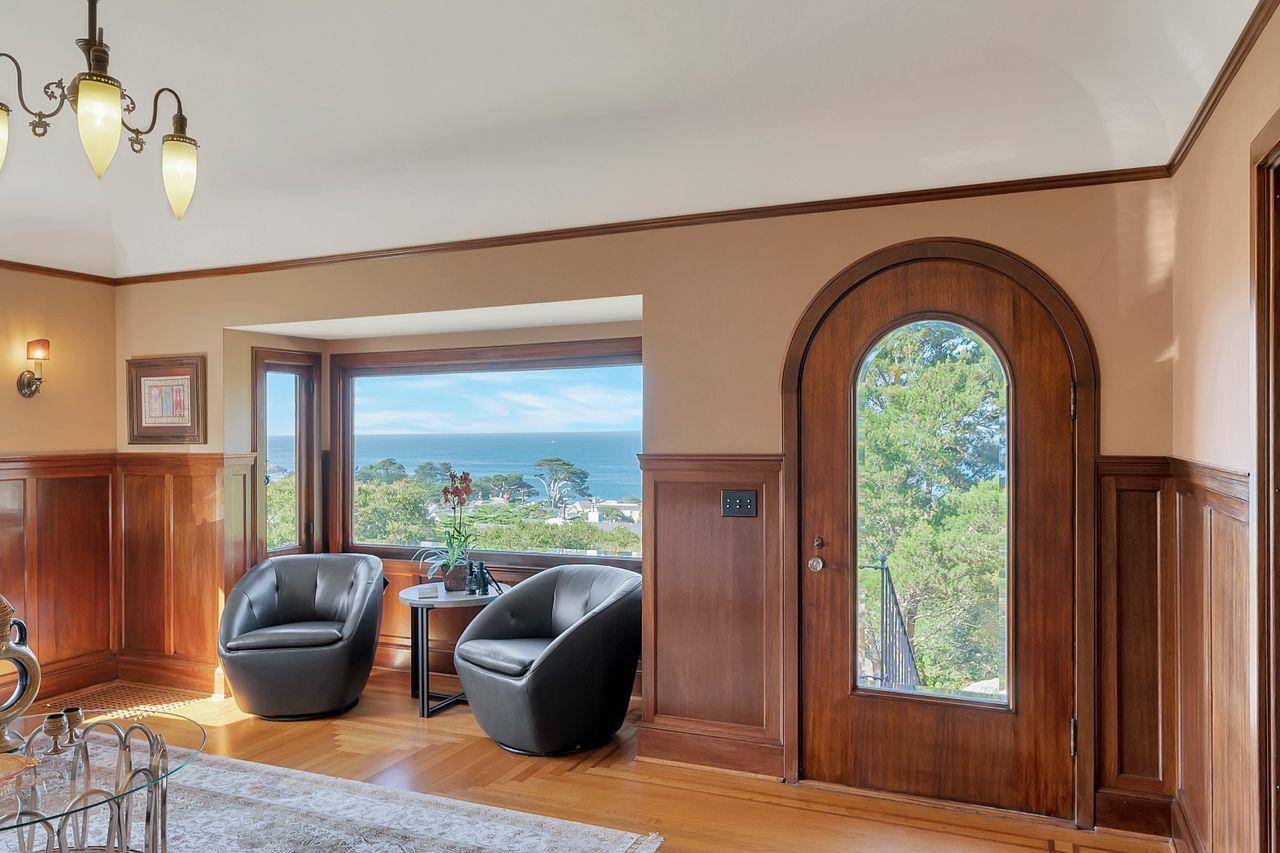 Pacific Grove, CA 93950,289 Lighthouse AVE
