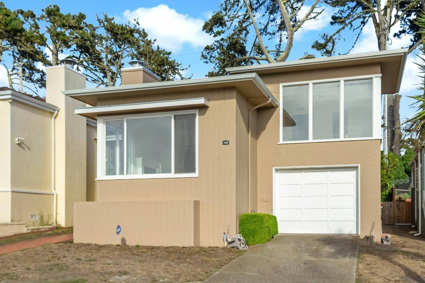 Daly City, CA 94015,105 Fairway DR