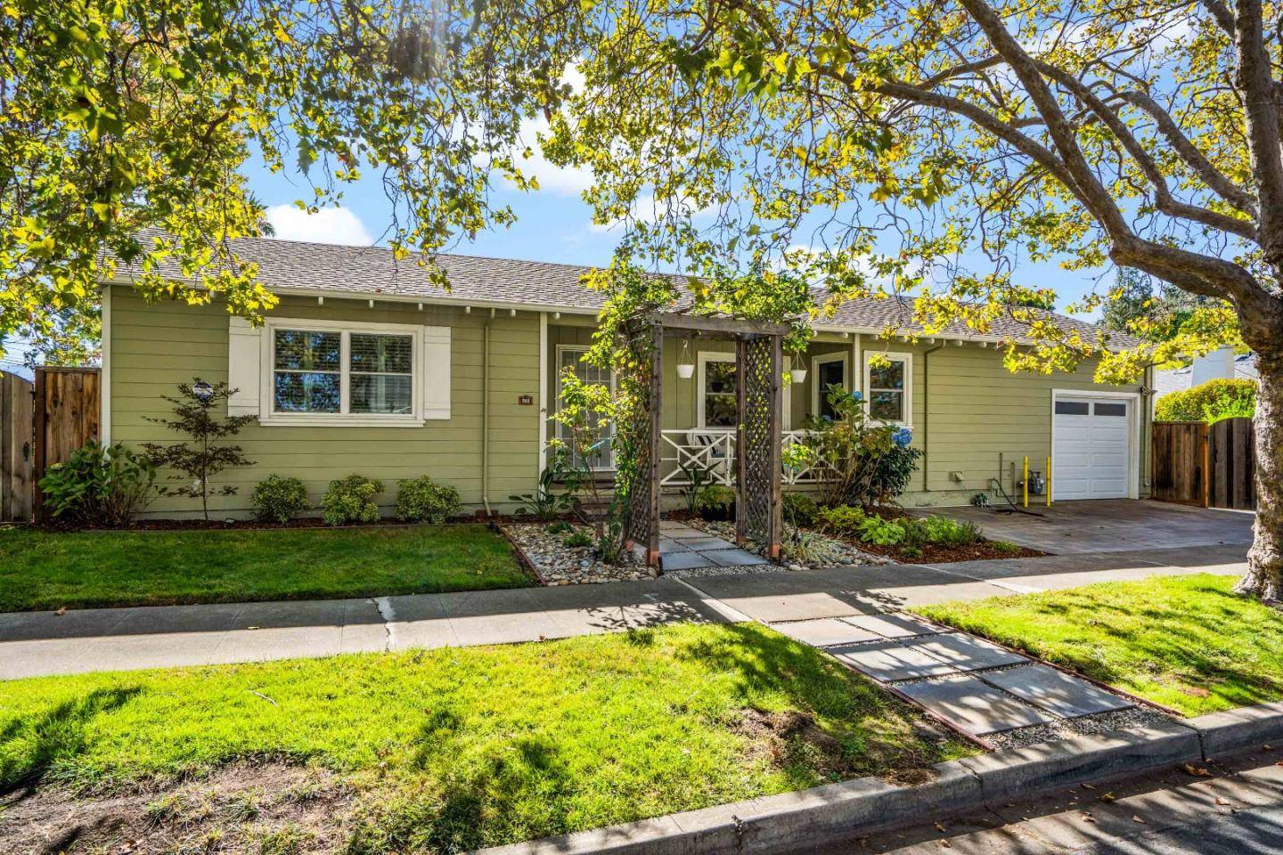 Redwood City, CA 94062,566 Iris ST