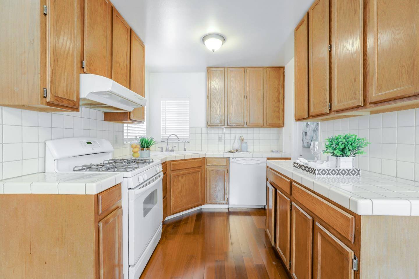 Salinas, CA 93906,25 Santa Teresa WAY