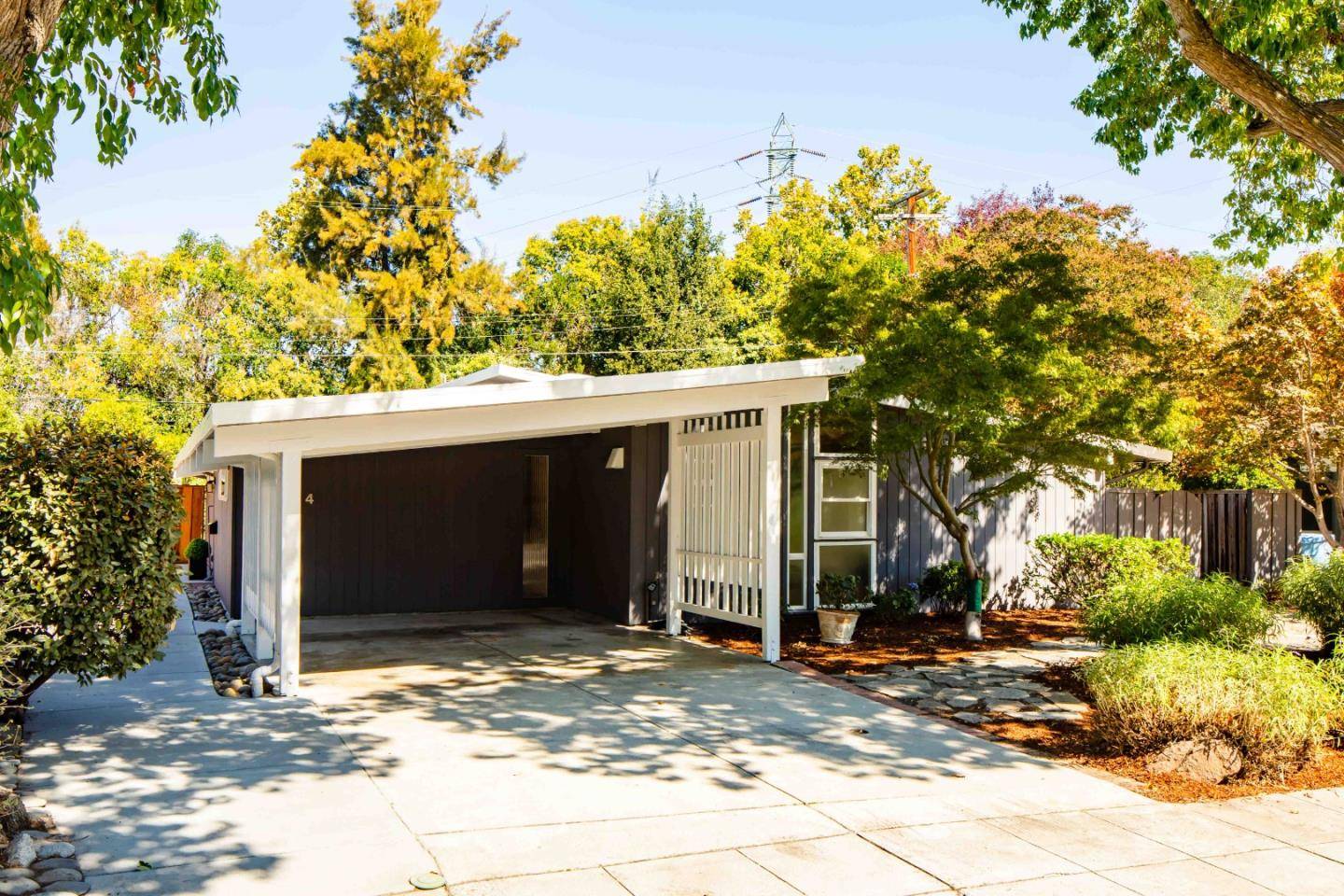 Palo Alto, CA 94303,1054 Moffett CIR
