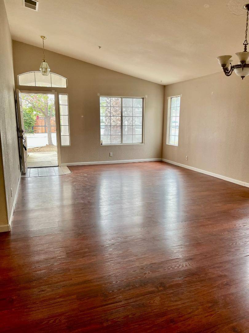 Salinas, CA 93905,1551 Saguaro DR