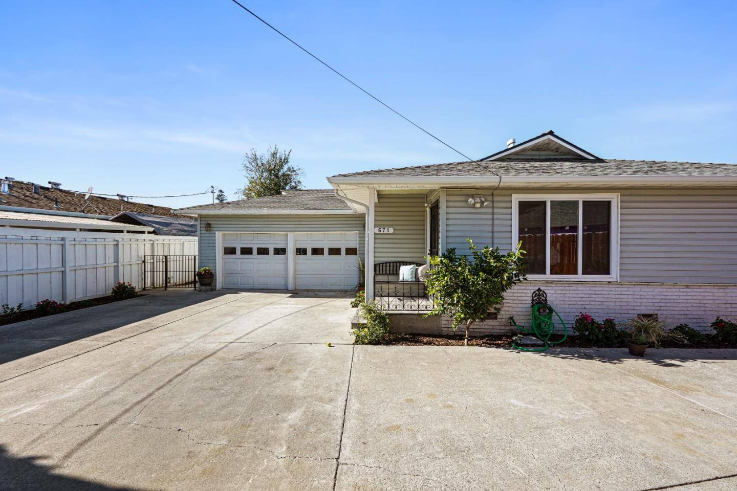 Redwood City, CA 94063,671 Stanford AVE