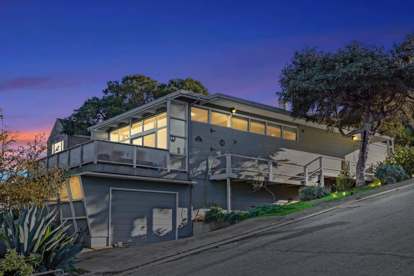 Pacific Grove, CA 93950,273 Lighthouse AVE