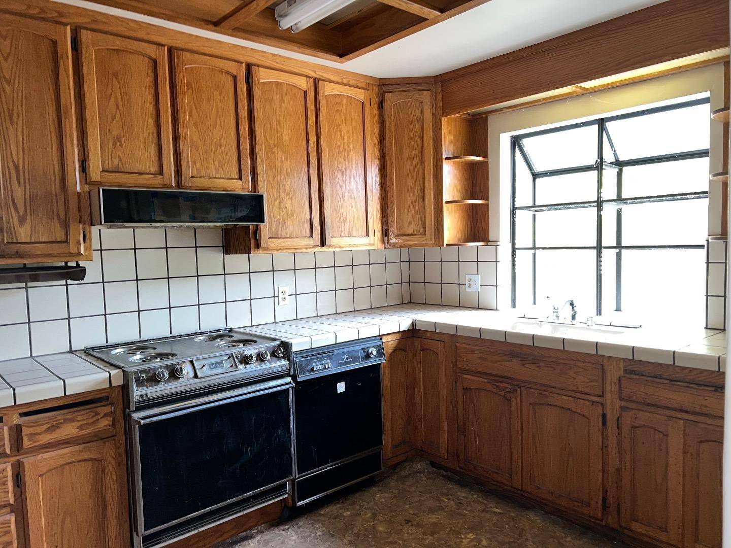 Los Gatos, CA 95032,16346 W La Chiquita AVE