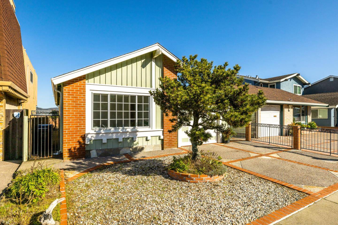 Daly City, CA 94015,24 John Glenn CIR