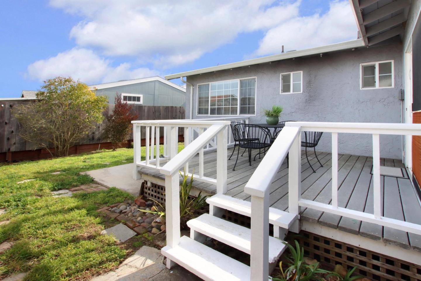 Santa Cruz, CA 95062,902 Pellegrini ST