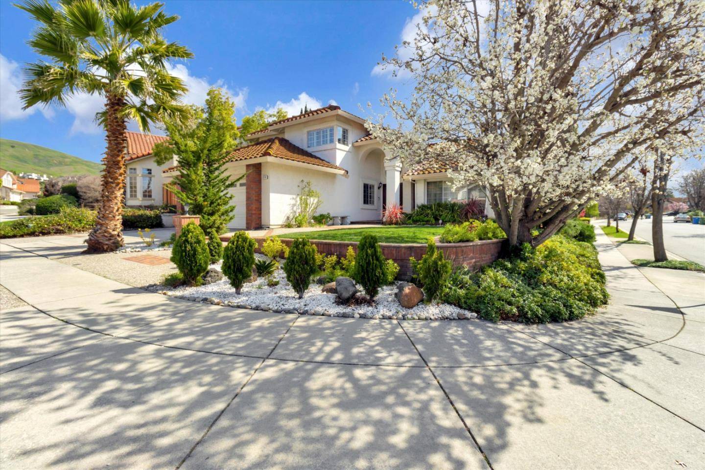Milpitas, CA 95035,2116 Skyline DR