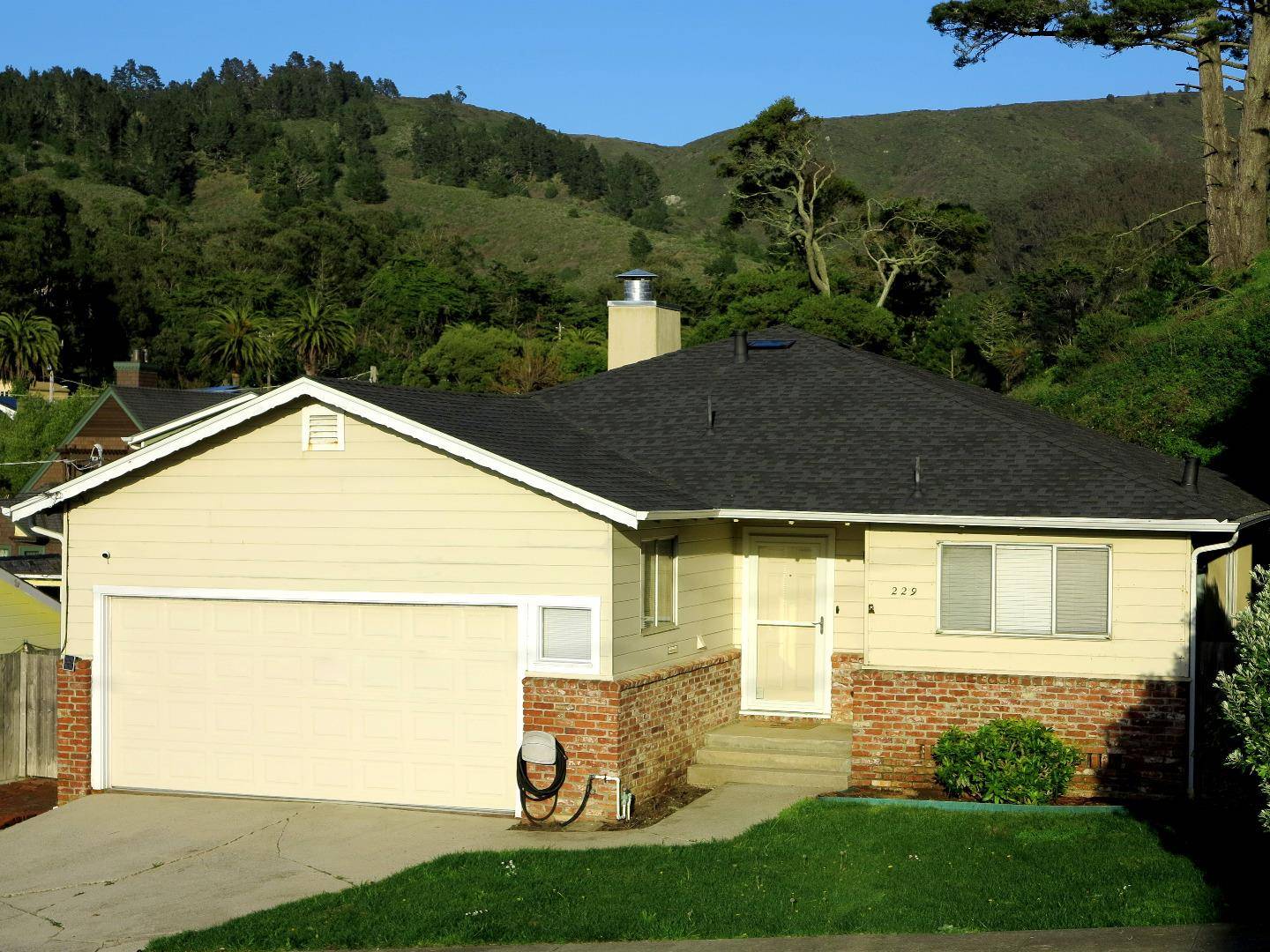 Pacifica, CA 94044,229 Reichling AVE