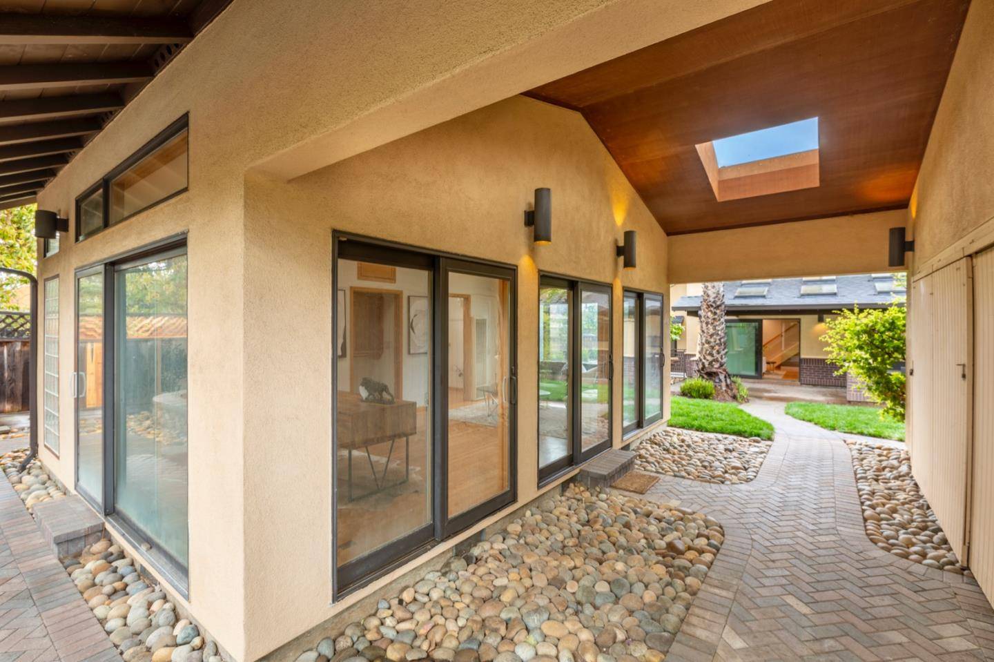 Los Altos, CA 94024,1380 Holly AVE