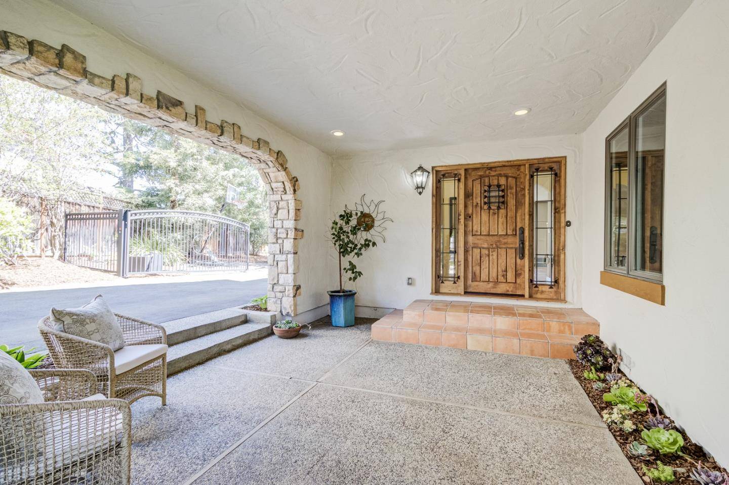 Los Altos, CA 94024,370 Quinnhill RD